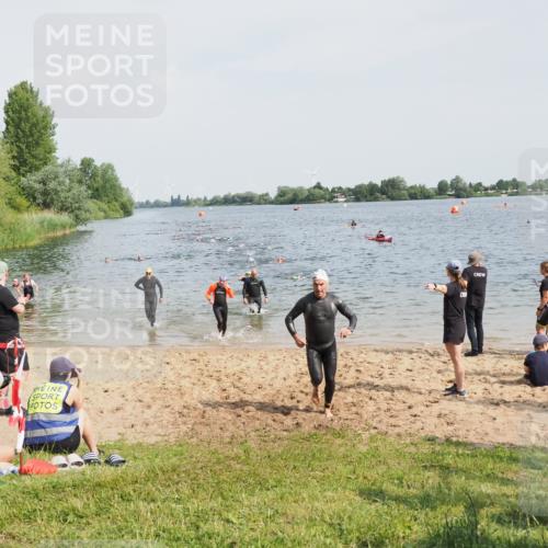 21.06.2025 - 27. Vierlanden-Triathlon MichiJ http://msf.ph/oto/8002122 15.06.2026 10:05:05 Schwimmen 412, 422 meine-sportfotos.de