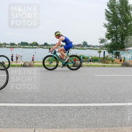 21.06.2025 - 27. Vierlanden-Triathlon H.Heesch http://msf.ph/oto/8002152 15.06.2025 12:39:39 Radfahren 653, 1085, 1086, 1087, 1088 meine-sportfotos.de