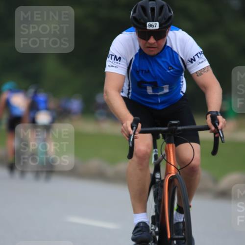 21.06.2025 - 27. Vierlanden-Triathlon H.Heesch http://msf.ph/oto/8002157 15.06.2025 12:40:39 Radfahren 967 meine-sportfotos.de