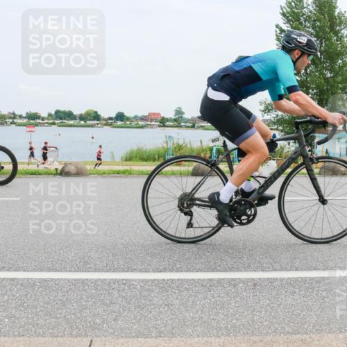 21.06.2025 - 27. Vierlanden-Triathlon H.Heesch http://msf.ph/oto/8002174 15.06.2025 12:39:40 Radfahren 653, 1085, 1086, 1087, 1088 meine-sportfotos.de