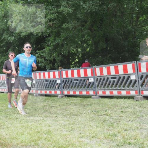 21.06.2025 - 27. Vierlanden-Triathlon KatJ http://msf.ph/oto/8002185 15.06.2025 12:56:01 Ziel 6, 730, 1002 meine-sportfotos.de