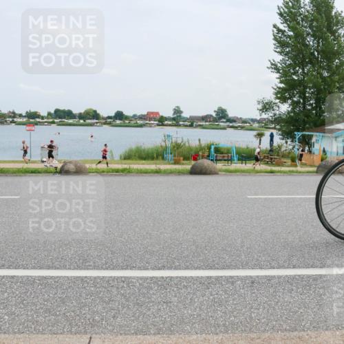 21.06.2025 - 27. Vierlanden-Triathlon H.Heesch http://msf.ph/oto/8002190 15.06.2025 12:39:40 Radfahren 653, 1085, 1086, 1087, 1088 meine-sportfotos.de