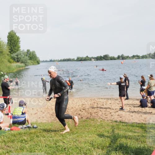 21.06.2025 - 27. Vierlanden-Triathlon MichiJ http://msf.ph/oto/8002193 15.06.2026 10:05:07 Schwimmen 364, 382, 412, 422 meine-sportfotos.de