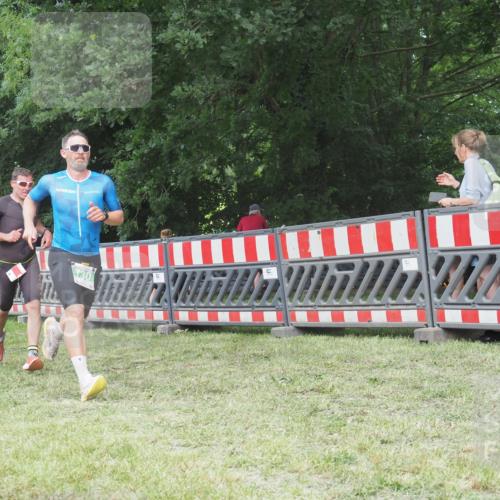 21.06.2025 - 27. Vierlanden-Triathlon KatJ http://msf.ph/oto/8002198 15.06.2025 12:56:01 Ziel 6, 730, 1002 meine-sportfotos.de