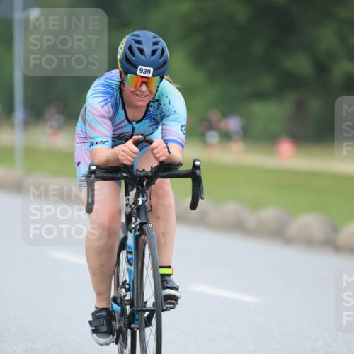 21.06.2025 - 27. Vierlanden-Triathlon H.Heesch http://msf.ph/oto/8002199 15.06.2025 12:41:15 Radfahren 939 meine-sportfotos.de
