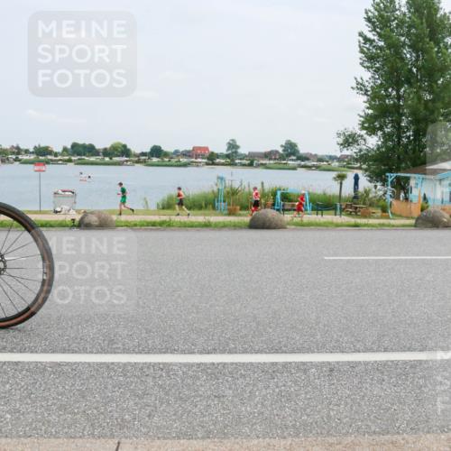 21.06.2025 - 27. Vierlanden-Triathlon H.Heesch http://msf.ph/oto/8002204 15.06.2025 12:39:52 Radfahren 899, 909 meine-sportfotos.de