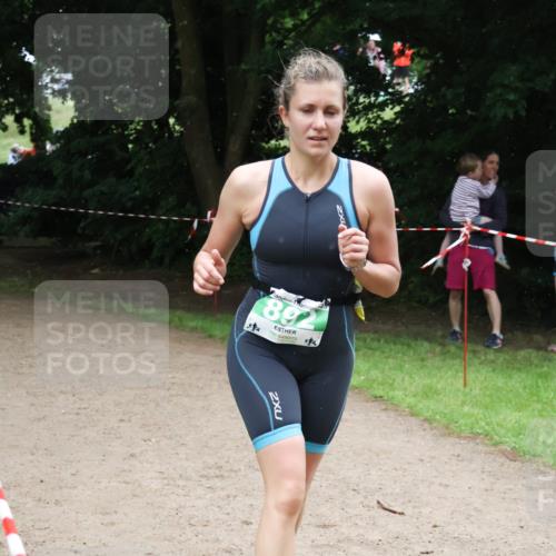 21.06.2025 - 27. Vierlanden-Triathlon Lena Gebhardt http://msf.ph/oto/8002211 15.06.2025 14:07:52 Laufen  meine-sportfotos.de