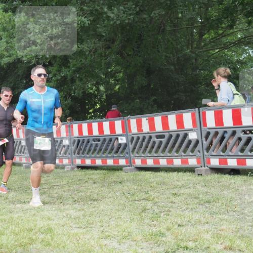 21.06.2025 - 27. Vierlanden-Triathlon KatJ http://msf.ph/oto/8002213 15.06.2025 12:56:02 Ziel 6, 730, 1002 meine-sportfotos.de