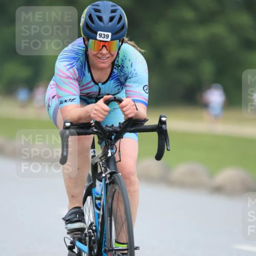 21.06.2025 - 27. Vierlanden-Triathlon H.Heesch http://msf.ph/oto/8002215 15.06.2025 12:41:15 Radfahren 939 meine-sportfotos.de