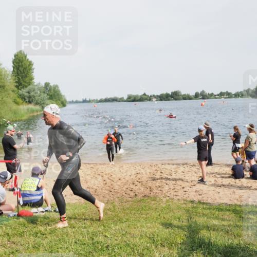 21.06.2025 - 27. Vierlanden-Triathlon MichiJ http://msf.ph/oto/8002219 15.06.2026 10:05:07 Schwimmen 364, 382, 412, 422 meine-sportfotos.de