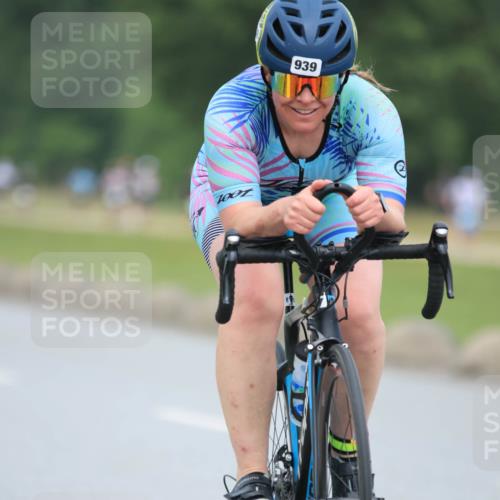 21.06.2025 - 27. Vierlanden-Triathlon H.Heesch http://msf.ph/oto/8002220 15.06.2025 12:41:15 Radfahren 939 meine-sportfotos.de