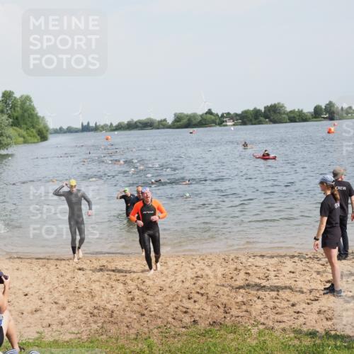 21.06.2025 - 27. Vierlanden-Triathlon MichiJ http://msf.ph/oto/8002226 15.06.2026 10:05:09 Schwimmen 364, 382, 384, 412, 422 meine-sportfotos.de