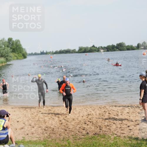 21.06.2025 - 27. Vierlanden-Triathlon MichiJ http://msf.ph/oto/8002239 15.06.2026 10:05:09 Schwimmen 364, 382, 384, 412, 422 meine-sportfotos.de
