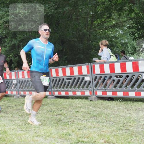21.06.2025 - 27. Vierlanden-Triathlon KatJ http://msf.ph/oto/8002243 15.06.2025 12:56:02 Ziel 6, 730, 1002 meine-sportfotos.de