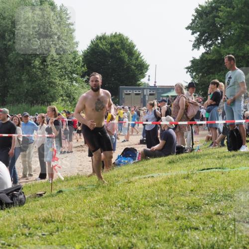 15.06.2025 - 27. Vierlanden-Triathlon KatJ http://msf.ph/oto/8002245 15.06.2025 09:58:12 Schwimmen 289, 321 meine-sportfotos.de
