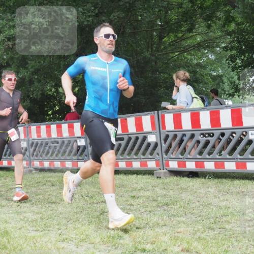 21.06.2025 - 27. Vierlanden-Triathlon KatJ http://msf.ph/oto/8002255 15.06.2025 12:56:02 Ziel 6, 730, 1002 meine-sportfotos.de