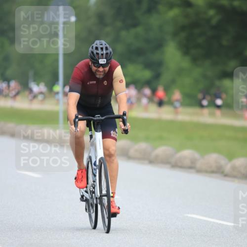 21.06.2025 - 27. Vierlanden-Triathlon H.Heesch http://msf.ph/oto/8002257 15.06.2025 12:41:55 Radfahren 770, 878 meine-sportfotos.de