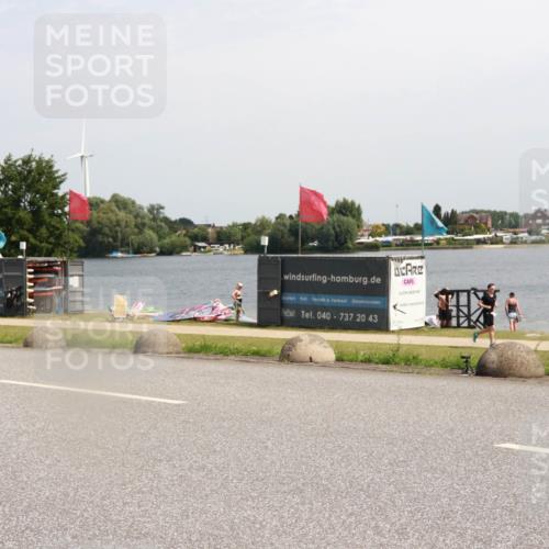 21.06.2025 - 27. Vierlanden-Triathlon H.Heesch http://msf.ph/oto/8002268 15.06.2025 11:46:57 Radfahren 778, 801 meine-sportfotos.de