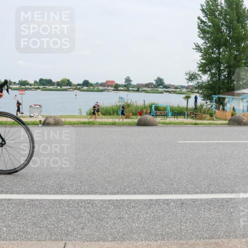 21.06.2025 - 27. Vierlanden-Triathlon H.Heesch http://msf.ph/oto/8002269 15.06.2025 12:40:16 Radfahren 833 meine-sportfotos.de