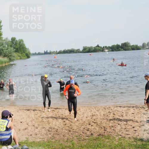 21.06.2025 - 27. Vierlanden-Triathlon MichiJ http://msf.ph/oto/8002274 15.06.2026 10:05:10 Schwimmen 364, 382, 384, 412, 422 meine-sportfotos.de