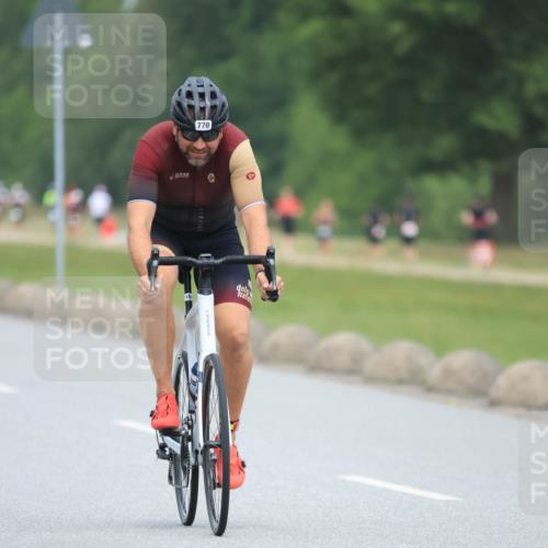 21.06.2025 - 27. Vierlanden-Triathlon H.Heesch http://msf.ph/oto/8002275 15.06.2025 12:41:55 Radfahren 770, 878 meine-sportfotos.de