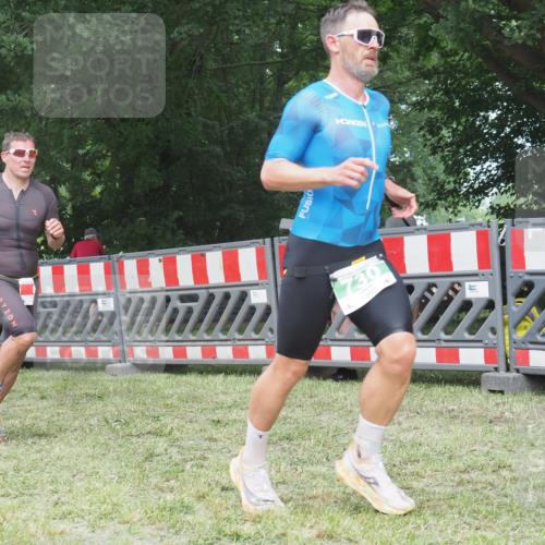 21.06.2025 - 27. Vierlanden-Triathlon KatJ http://msf.ph/oto/8002276 15.06.2025 12:56:02 Ziel 6, 730, 1002 meine-sportfotos.de