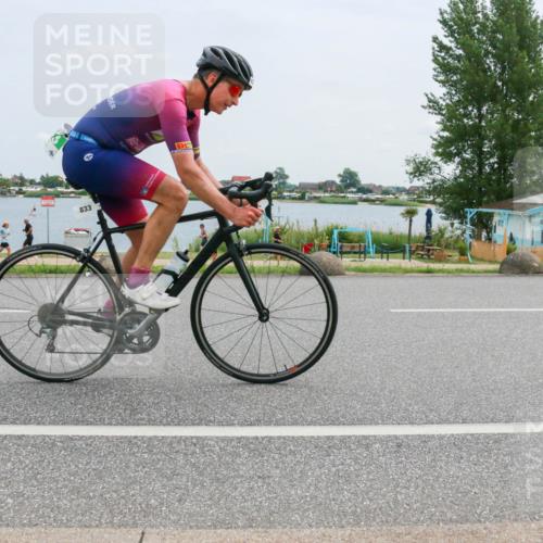21.06.2025 - 27. Vierlanden-Triathlon H.Heesch http://msf.ph/oto/8002281 15.06.2025 12:40:16 Radfahren 833 meine-sportfotos.de