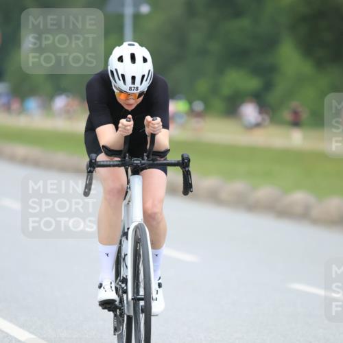 21.06.2025 - 27. Vierlanden-Triathlon H.Heesch http://msf.ph/oto/8002292 15.06.2025 12:42:02 Radfahren 687, 815, 878 meine-sportfotos.de