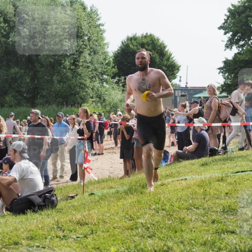 15.06.2025 - 27. Vierlanden-Triathlon KatJ http://msf.ph/oto/8002299 15.06.2025 09:58:13 Schwimmen 289, 321, 360 meine-sportfotos.de