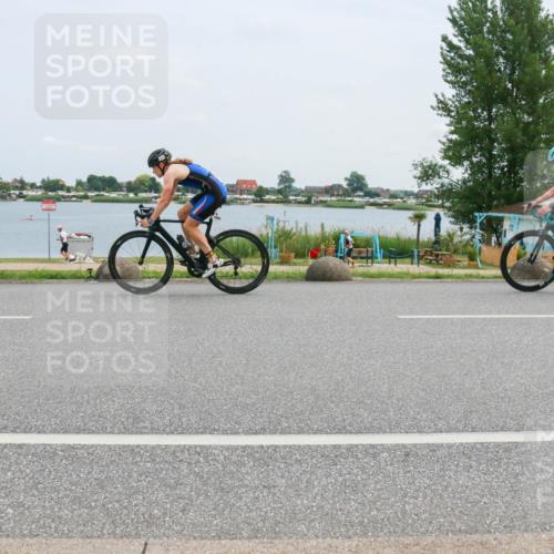 21.06.2025 - 27. Vierlanden-Triathlon H.Heesch http://msf.ph/oto/8002301 15.06.2025 12:40:33 Radfahren 919, 1093, 1094, 1095, 1096 meine-sportfotos.de