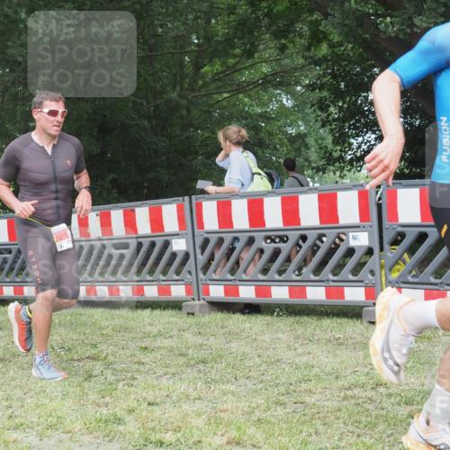 21.06.2025 - 27. Vierlanden-Triathlon KatJ http://msf.ph/oto/8002307 15.06.2025 12:56:03 Ziel 6, 730, 1002 meine-sportfotos.de
