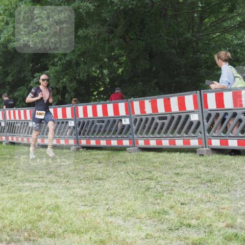 21.06.2025 - 27. Vierlanden-Triathlon KatJ http://msf.ph/oto/8002314 15.06.2025 12:56:06 Ziel 2, 1002 meine-sportfotos.de