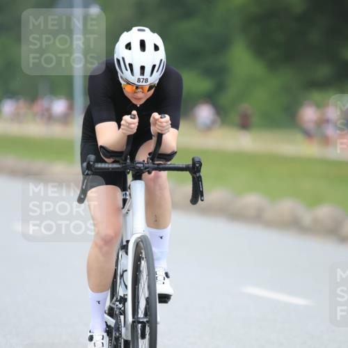 21.06.2025 - 27. Vierlanden-Triathlon H.Heesch http://msf.ph/oto/8002315 15.06.2025 12:42:02 Radfahren 687, 815, 878 meine-sportfotos.de