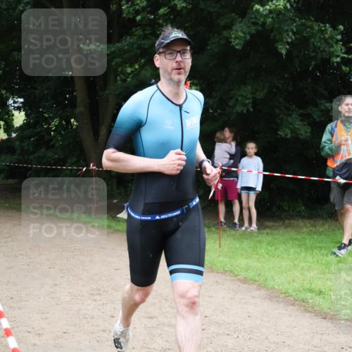 21.06.2025 - 27. Vierlanden-Triathlon Lena Gebhardt http://msf.ph/oto/8002316 15.06.2025 14:08:17 Laufen  meine-sportfotos.de
