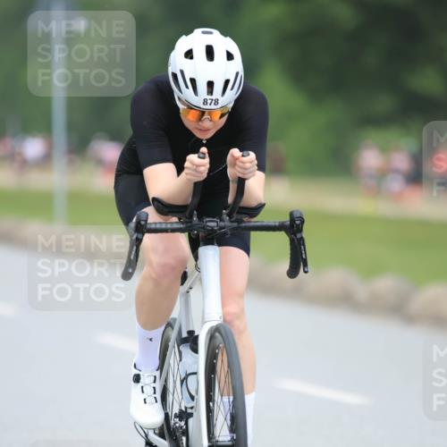 21.06.2025 - 27. Vierlanden-Triathlon H.Heesch http://msf.ph/oto/8002324 15.06.2025 12:42:02 Radfahren 687, 815, 878 meine-sportfotos.de