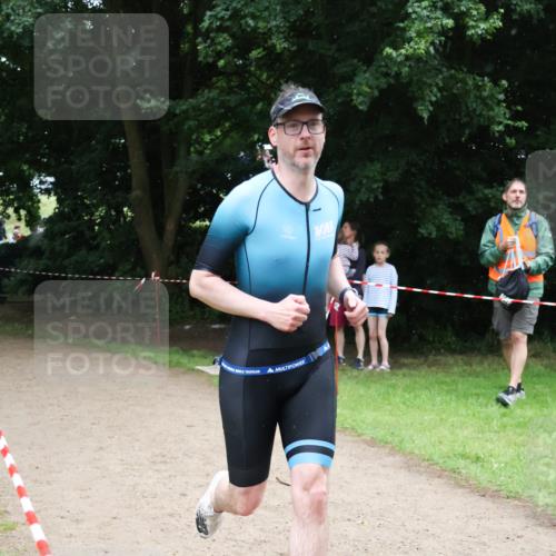 21.06.2025 - 27. Vierlanden-Triathlon Lena Gebhardt http://msf.ph/oto/8002326 15.06.2025 14:08:17 Laufen  meine-sportfotos.de