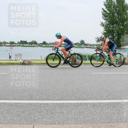 21.06.2025 - 27. Vierlanden-Triathlon H.Heesch http://msf.ph/oto/8002330 15.06.2025 12:40:33 Radfahren 919, 1093, 1094, 1095, 1096 meine-sportfotos.de