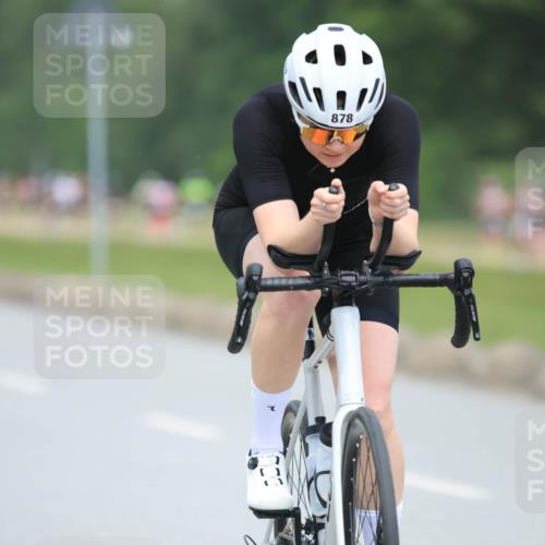 21.06.2025 - 27. Vierlanden-Triathlon H.Heesch http://msf.ph/oto/8002332 15.06.2025 12:42:03 Radfahren 687, 815, 878, 925 meine-sportfotos.de