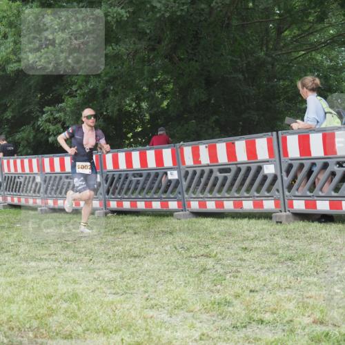 21.06.2025 - 27. Vierlanden-Triathlon KatJ http://msf.ph/oto/8002341 15.06.2025 12:56:06 Ziel 2, 1002 meine-sportfotos.de