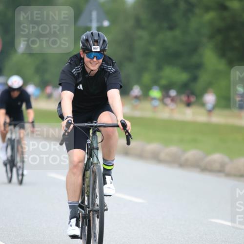 21.06.2025 - 27. Vierlanden-Triathlon H.Heesch http://msf.ph/oto/8002342 15.06.2025 12:42:06 Radfahren 687, 776, 815, 878, 925 meine-sportfotos.de