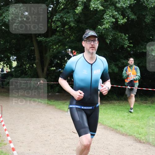 21.06.2025 - 27. Vierlanden-Triathlon Lena Gebhardt http://msf.ph/oto/8002353 15.06.2025 14:08:17 Laufen  meine-sportfotos.de