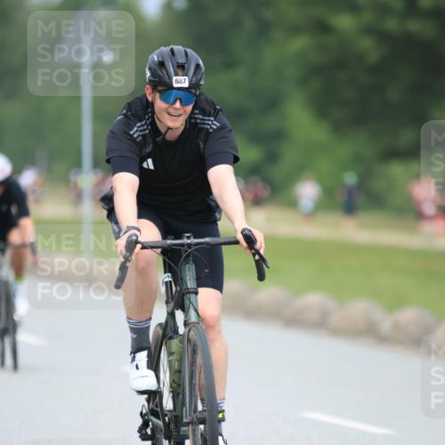 21.06.2025 - 27. Vierlanden-Triathlon H.Heesch http://msf.ph/oto/8002359 15.06.2025 12:42:06 Radfahren 687, 776, 815, 878, 925 meine-sportfotos.de