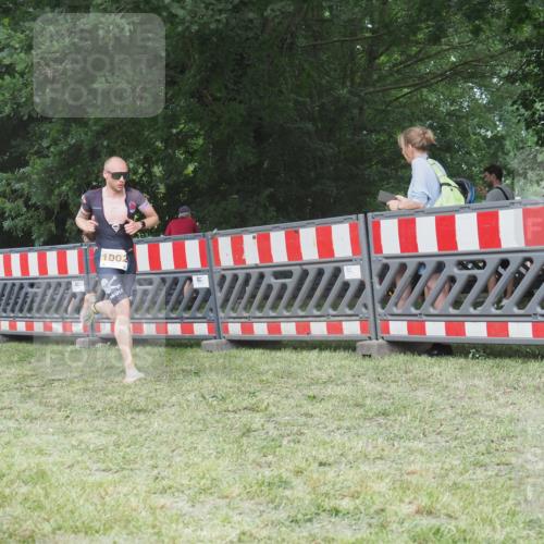 21.06.2025 - 27. Vierlanden-Triathlon KatJ http://msf.ph/oto/8002361 15.06.2025 12:56:06 Ziel 2, 1002 meine-sportfotos.de