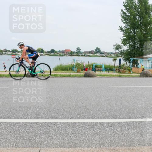 21.06.2025 - 27. Vierlanden-Triathlon H.Heesch http://msf.ph/oto/8002362 15.06.2025 12:40:33 Radfahren 919, 1093, 1094, 1095, 1096 meine-sportfotos.de