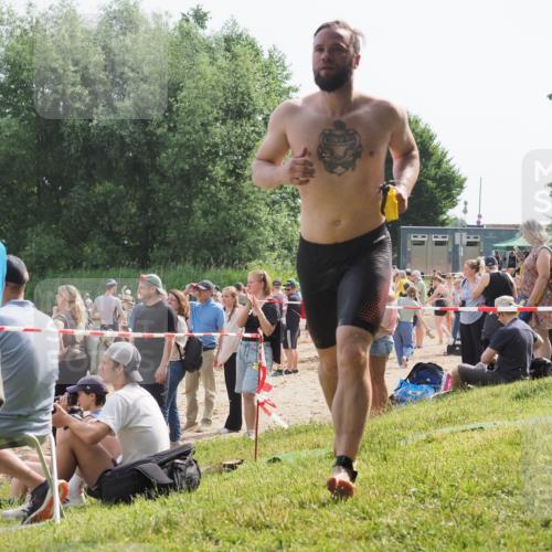 15.06.2025 - 27. Vierlanden-Triathlon KatJ http://msf.ph/oto/8002369 15.06.2025 09:58:14 Schwimmen 289, 321, 360 meine-sportfotos.de