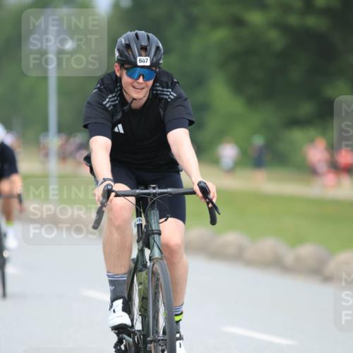 21.06.2025 - 27. Vierlanden-Triathlon H.Heesch http://msf.ph/oto/8002371 15.06.2025 12:42:06 Radfahren 687, 776, 815, 878, 925 meine-sportfotos.de
