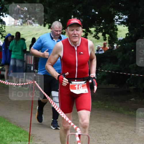 21.06.2025 - 27. Vierlanden-Triathlon Lena Gebhardt http://msf.ph/oto/8002375 15.06.2025 14:09:35 Laufen  meine-sportfotos.de