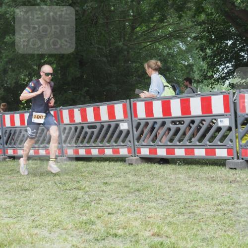 21.06.2025 - 27. Vierlanden-Triathlon KatJ http://msf.ph/oto/8002384 15.06.2025 12:56:07 Ziel 2, 1002 meine-sportfotos.de
