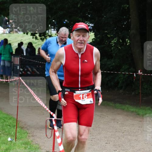 21.06.2025 - 27. Vierlanden-Triathlon Lena Gebhardt http://msf.ph/oto/8002390 15.06.2025 14:09:36 Laufen  meine-sportfotos.de