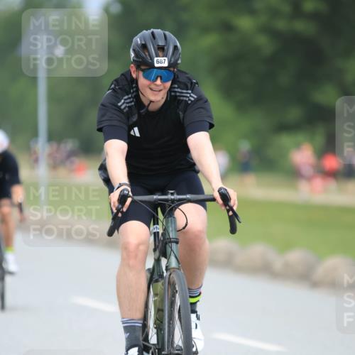 21.06.2025 - 27. Vierlanden-Triathlon H.Heesch http://msf.ph/oto/8002391 15.06.2025 12:42:07 Radfahren 687, 776, 815, 878, 925 meine-sportfotos.de